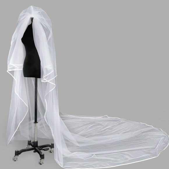 Cathedral Wedding veil - Picture 4 of 8